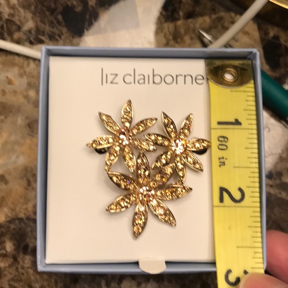 Flower Pin/Brooch - Picture 3 of 5